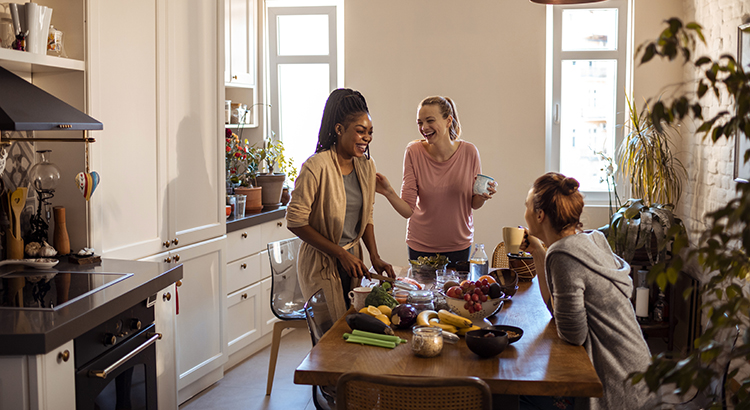 Friends eating healthy at home